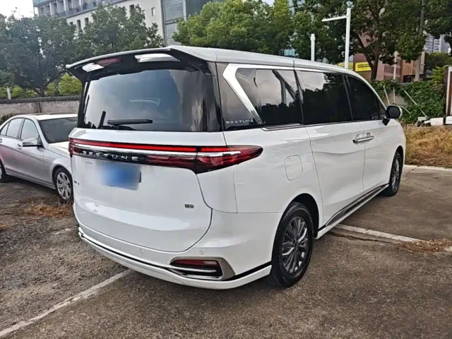 Bestune Besturn M9 — Фото автомобиля 6