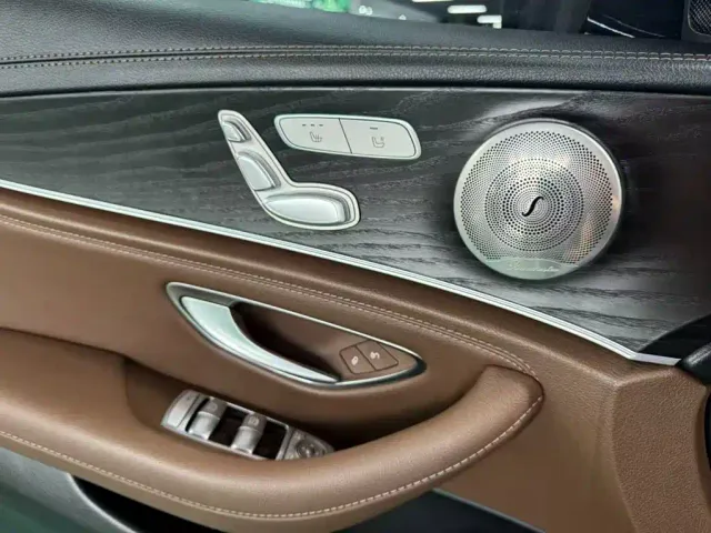 Mercedes-Benz E-Class — Фото автомобиля 7