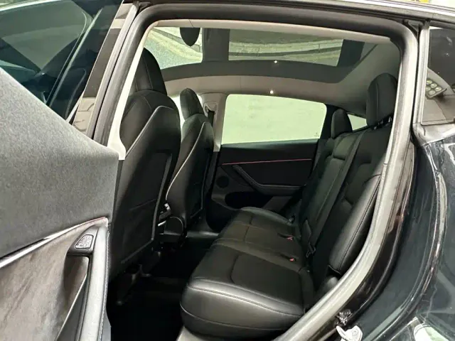Tesla Model Y — Фото автомобиля 10