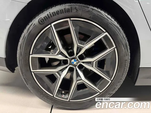 BMW 5-Series — Фото автомобиля 14