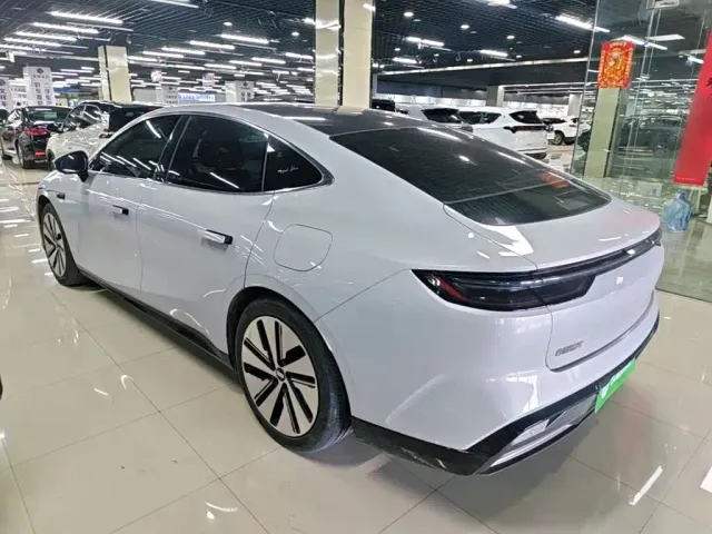 Geely Galaxy E8 — Фото автомобиля 4