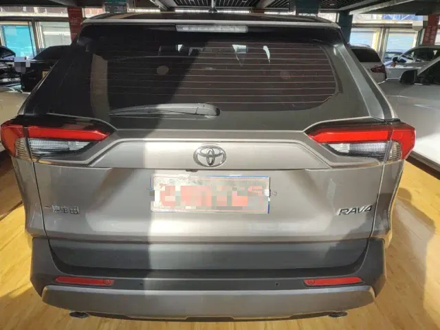 Toyota RAV4 — Фото автомобиля 5