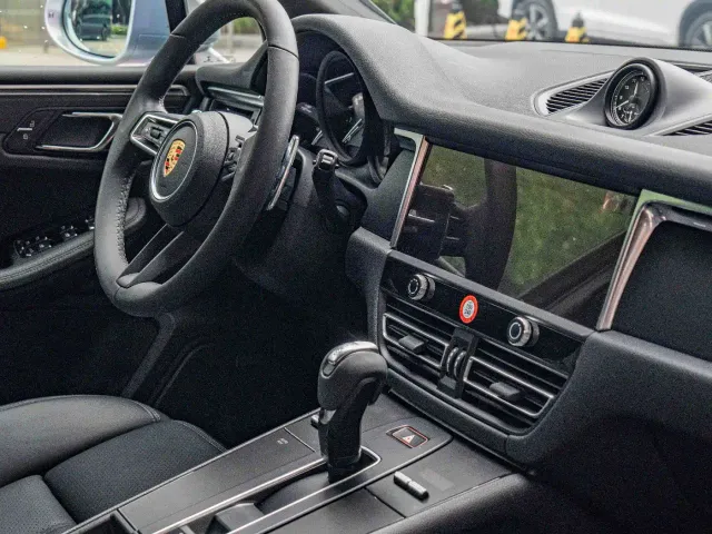 Porsche Macan — Фото автомобиля 16