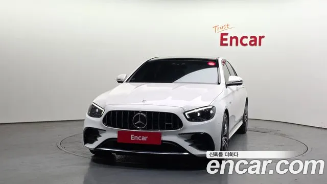 Mercedes-Benz E-Class — Фото автомобиля 3