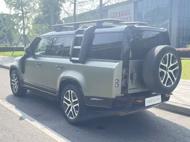 Land Rover Defender — Фото автомобиля 5