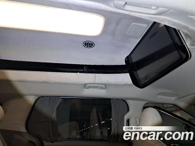 Kia Carnival — Фото автомобиля 18