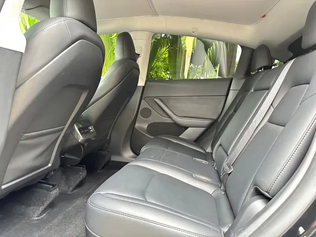Tesla Model Y — Фото автомобиля 12