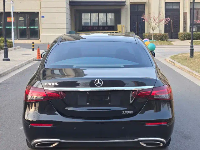 Mercedes-Benz E-Class — Фото автомобиля 8