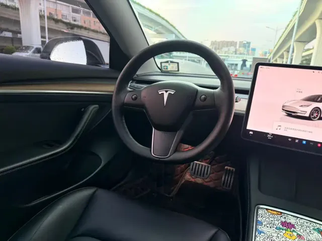 Tesla Model 3 — Фото автомобиля 13