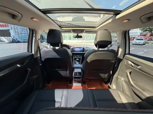 Skoda Karoq — Фото автомобиля 16