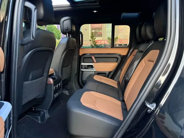 Land Rover Defender — Фото автомобиля 6