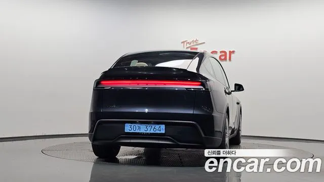 Tesla Model Y — Фото автомобиля 4