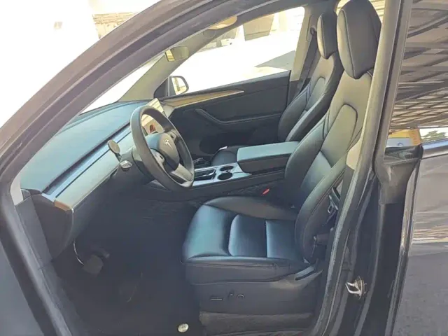 Tesla Model Y — Фото автомобиля 14