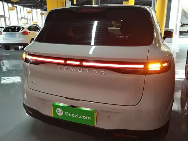 Leapmotor B10 — Фото автомобиля 5