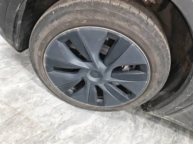 Tesla Model Y 2024 Rear-Wheel Drive Version — Фото автомобиля 22