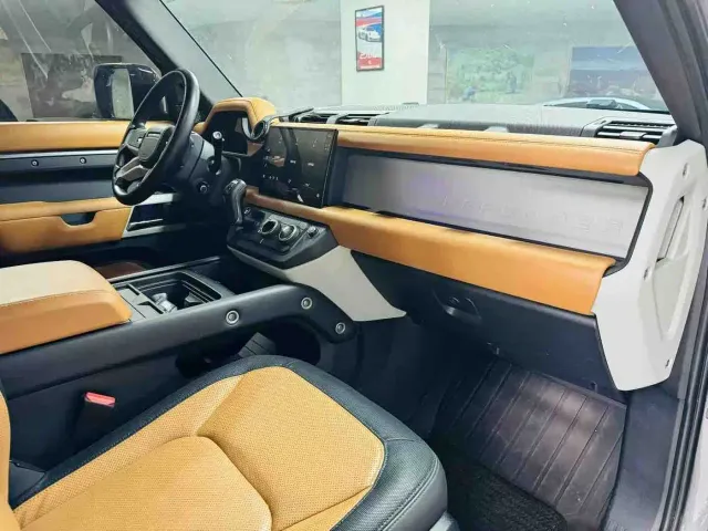 Land Rover Defender — Фото автомобиля 8