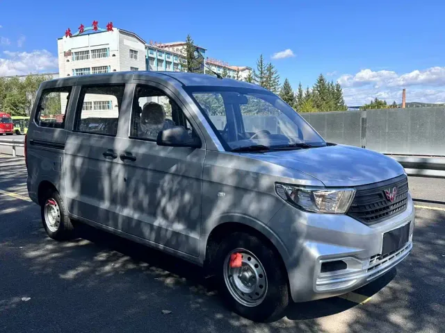 Wuling Hongguang V — Фото автомобиля 3