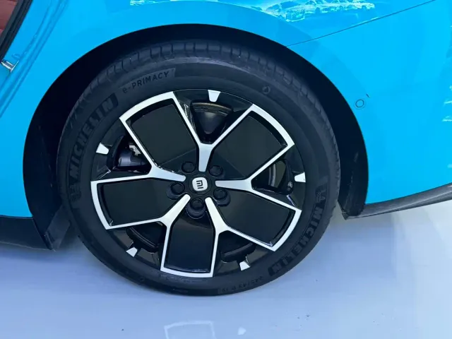 Xiaomi SU7 — Фото автомобиля 11