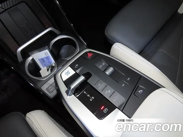 BMW iX1 U11 — Фото автомобиля 12
