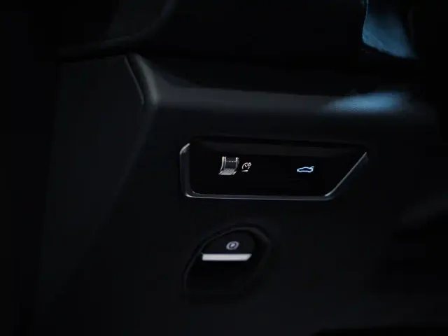 Lotus Emira — Фото автомобиля 28