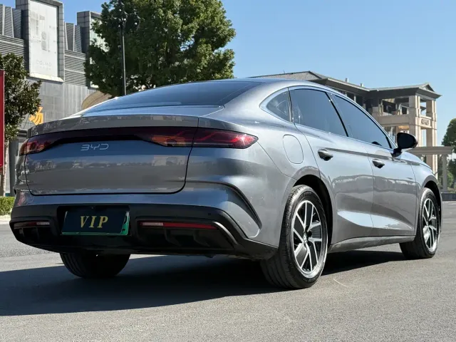 BYD Qin L — Фото автомобиля 9