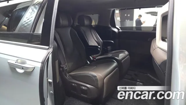 Kia Carnival Generation 4 — Фото автомобиля 11