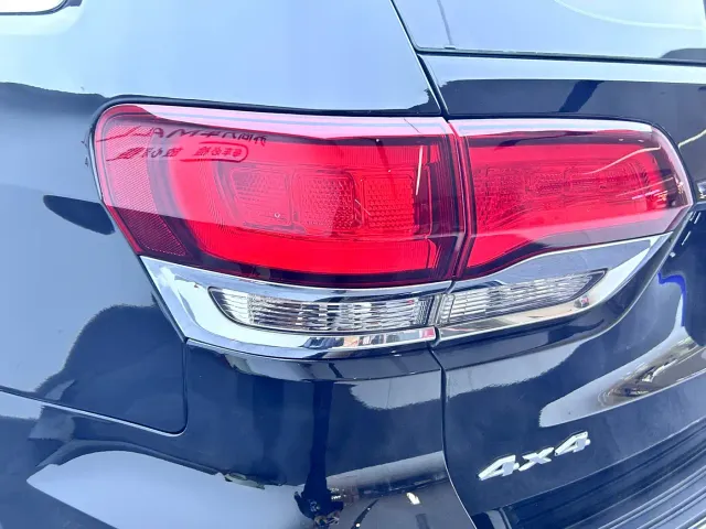 Jeep Grand Cherokee — Фото автомобиля 8