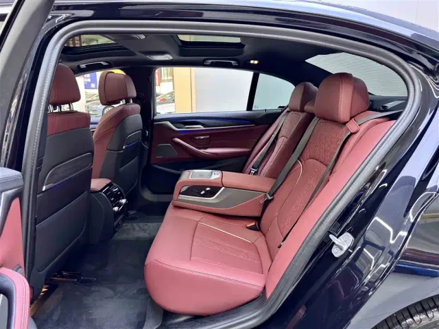 BMW 5 Series — Фото автомобиля 5
