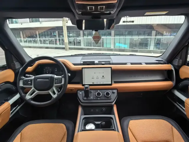 Land Rover Defender — Фото автомобиля 4