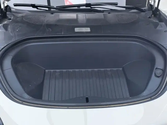 Xiaomi SU7 — Фото автомобиля 10