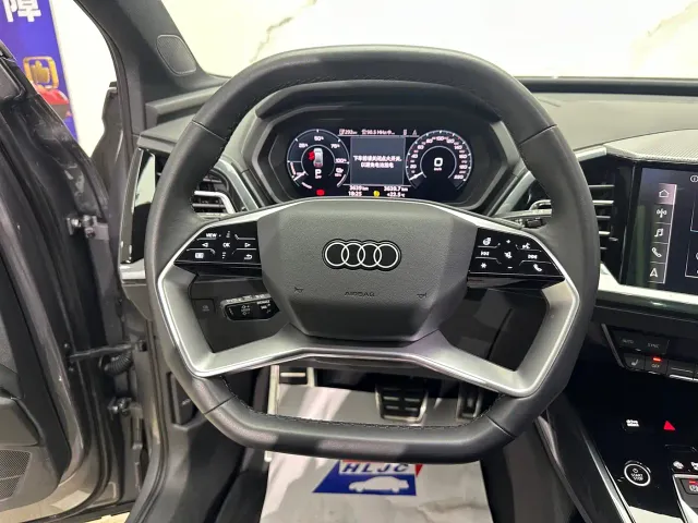 Audi Q5 e-tron — Фото автомобиля 12