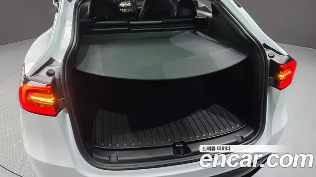 Tesla Model Y — Фото автомобиля 18