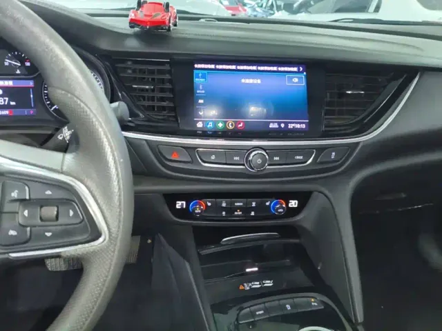 Buick Regal — Фото автомобиля 12
