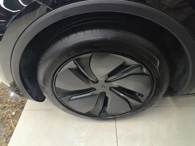 Tesla Model Y — Фото автомобиля 22
