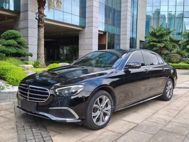 Mercedes-Benz E-Class — Фото автомобиля 3