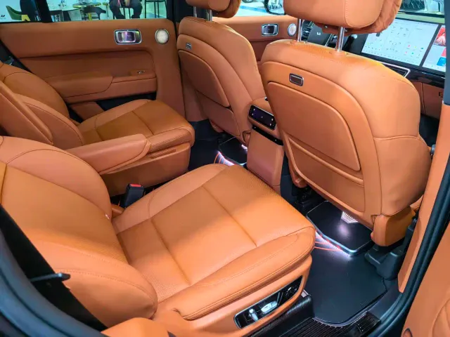 Li Auto L8 — Фото автомобиля 10