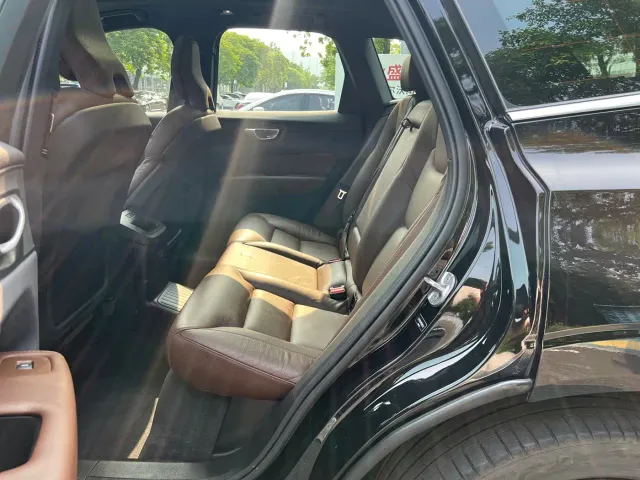Volvo XC60 — Фото автомобиля 5