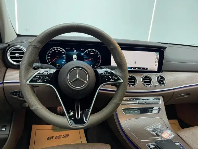Mercedes-Benz E-Class — Фото автомобиля 25