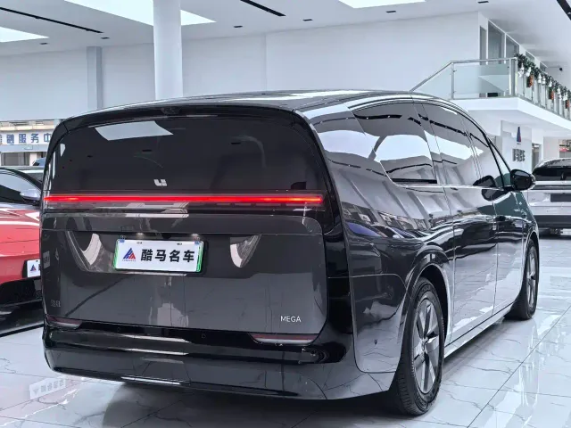 Li Auto MEGA — Фото автомобиля 16