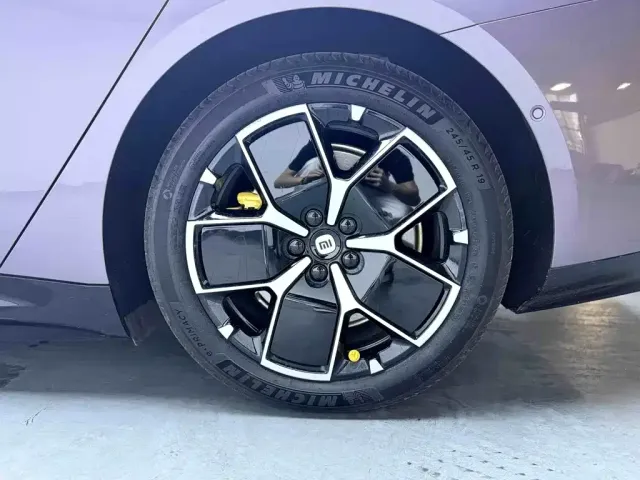 Xiaomi SU7 — Фото автомобиля 21