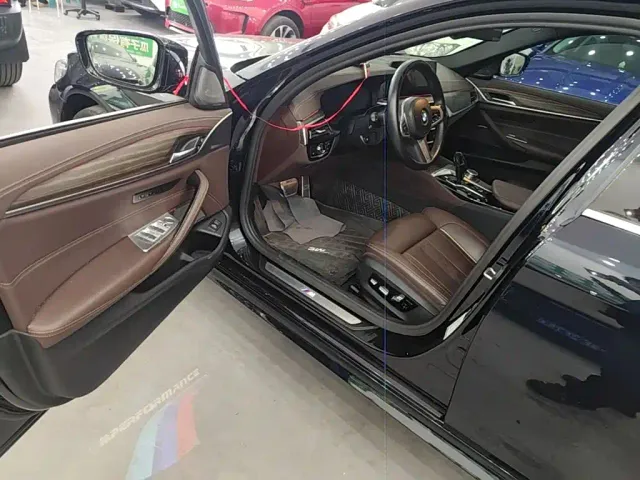 BMW 5 Series — Фото автомобиля 15