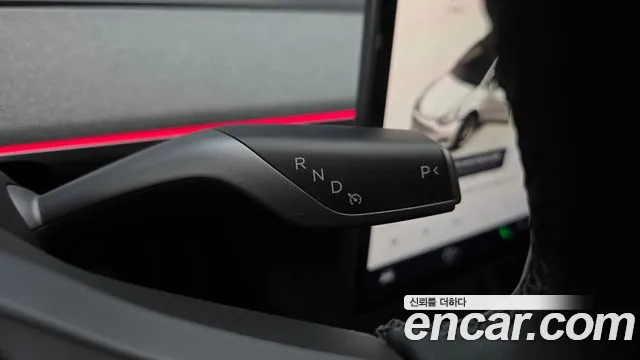 Tesla Model Y — Фото автомобиля 9