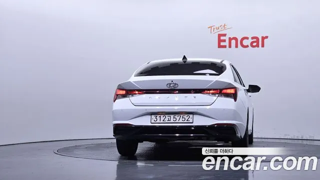Hyundai AVANTE Avante (CN7) — Фото автомобиля 4