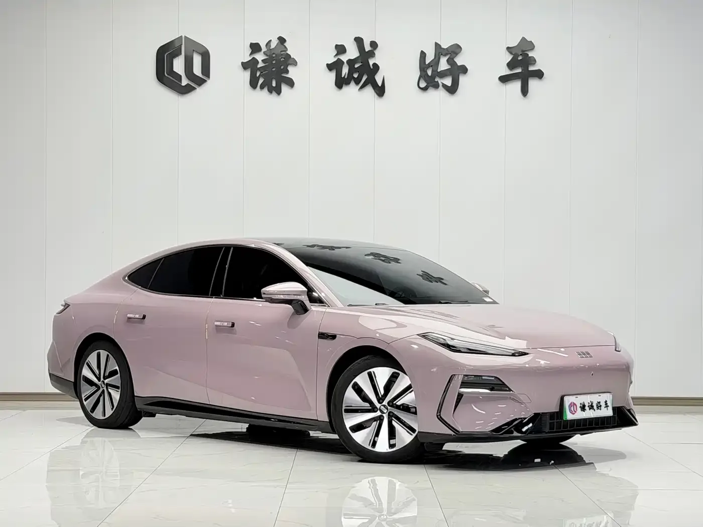 Geely Galaxy Galaxy E8 2024 665km RWD Starship Voyager Edition — Фото автомобиля 3