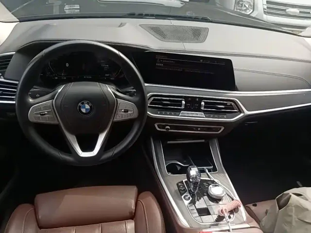 BMW X7 — Фото автомобиля 9