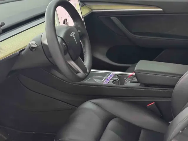 Tesla Model Y — Фото автомобиля 3