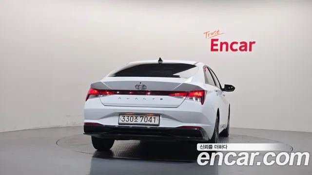Hyundai Avante CN7 — Фото автомобиля 4