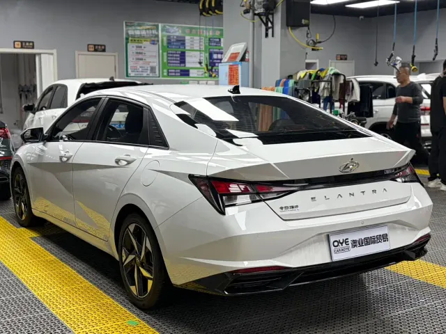 Hyundai Elantra — Фото автомобиля 4