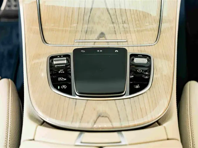 Mercedes-Benz E-Class — Фото автомобиля 16