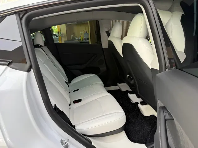 Tesla Model Y — Фото автомобиля 20